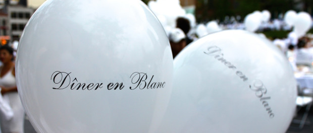 Diner en Blanc balloons. Photo by Annie Shreeve