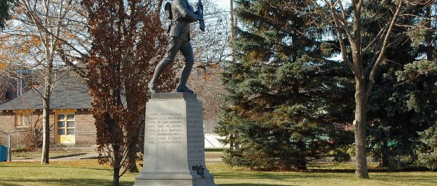 Montréal-Ouest's memorial to soldiers who died during World War I. Photo credit: Chicoutimi/Wikimedia Commons
