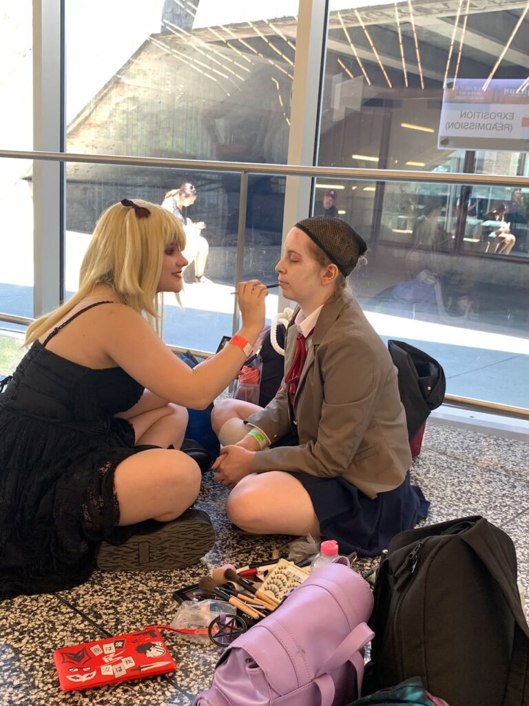 Face painting cosplay touch up. Comiccon 2022. Photo Rachel Levine